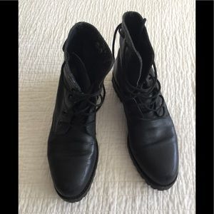 VTG black leather Maraolo combat boots by Paragon